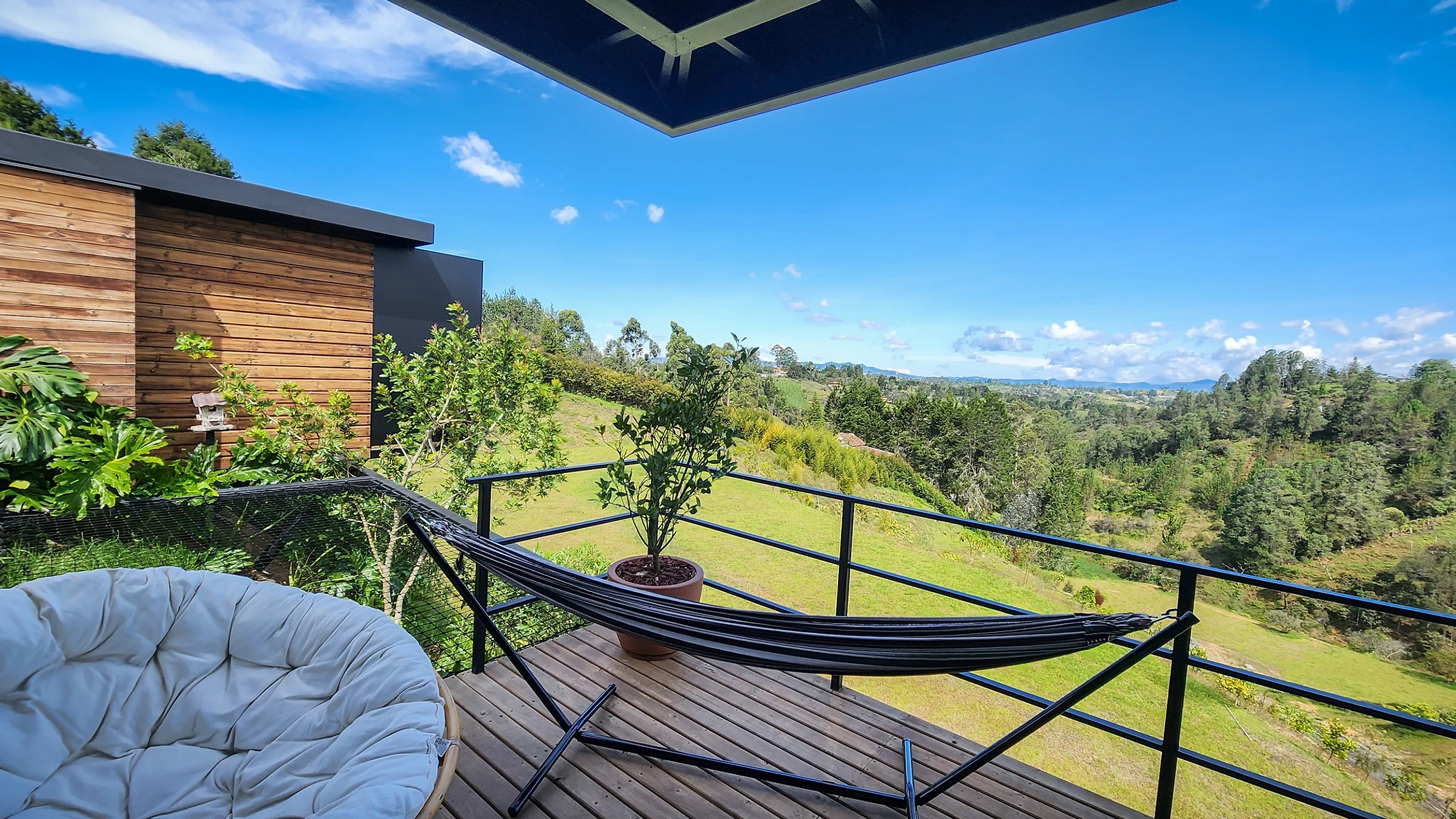 Cabaña Black Forest glamping de lujo cerca de Medellín